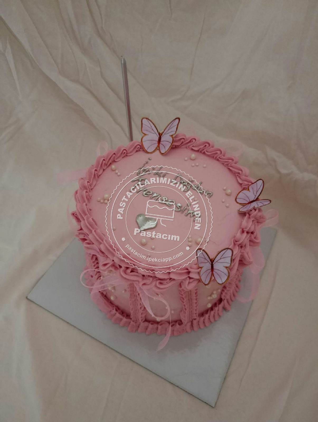 Yuvarlak Doğum Günü Pastası — yuvarlak pasta, pembe pasta, krema pasta