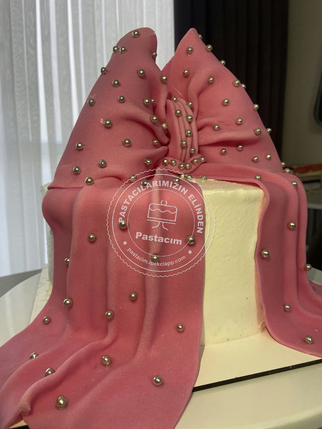 Şeker Hamuru Fondant Pasta — kare pasta, pembe pasta, özel tasarım pasta
