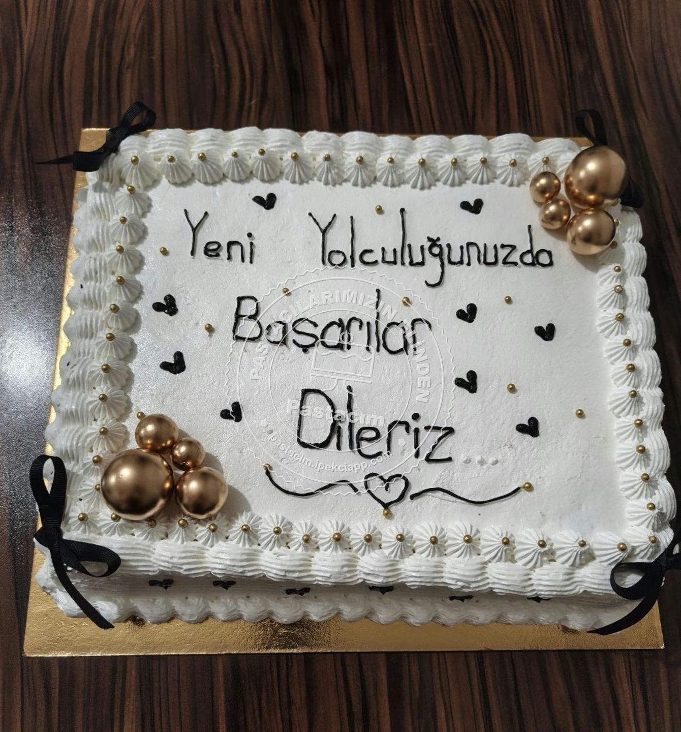 Kare Mezuniyet Pastası — kare pasta, beyaz pasta, krema pasta