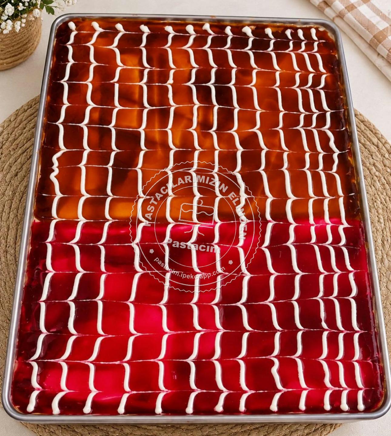 Kırmızı Pasta — kahverengi pasta